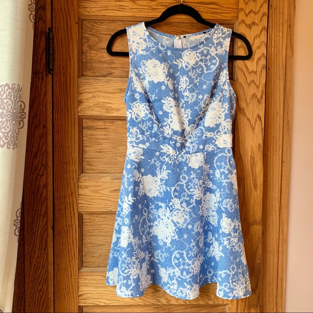 Lace pattern A-line dress